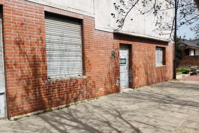 Propiedad con amplio terreno (672m2) y depto. interno